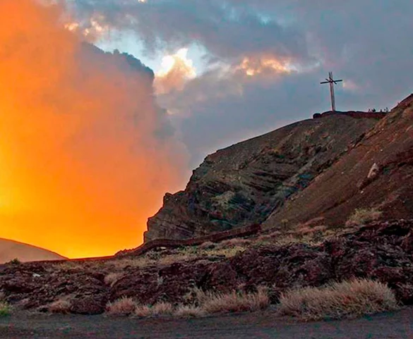 04-07-masaya-volcano-sunset-cross-On-the-Pan-American-Highway-Tour
