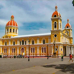 Colonial, colorida y tradicional