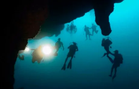 Blue Hole, Belize. Photo: Buscabuceo